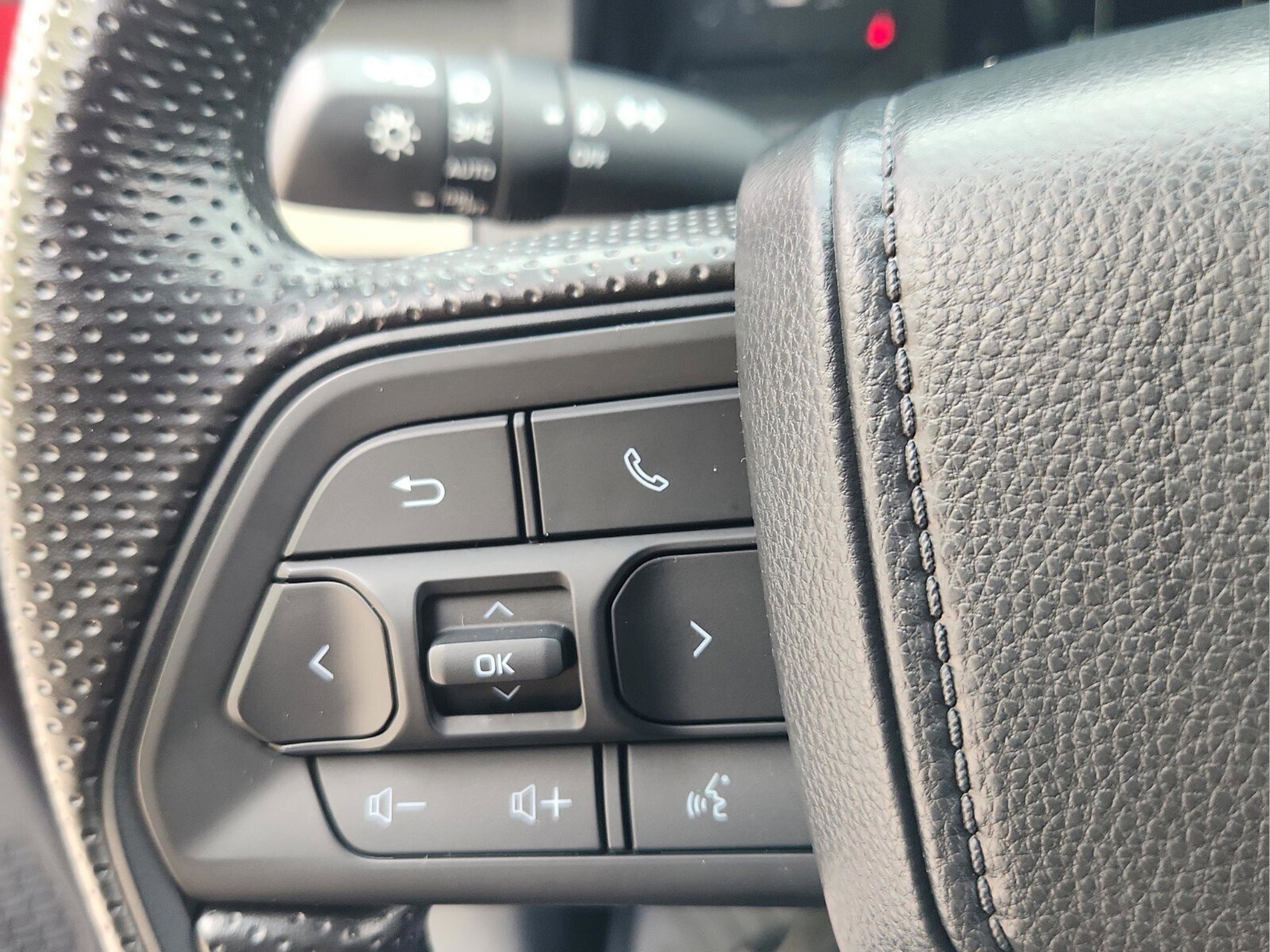 Certified 2025 Toyota Tacoma SR5 image 24