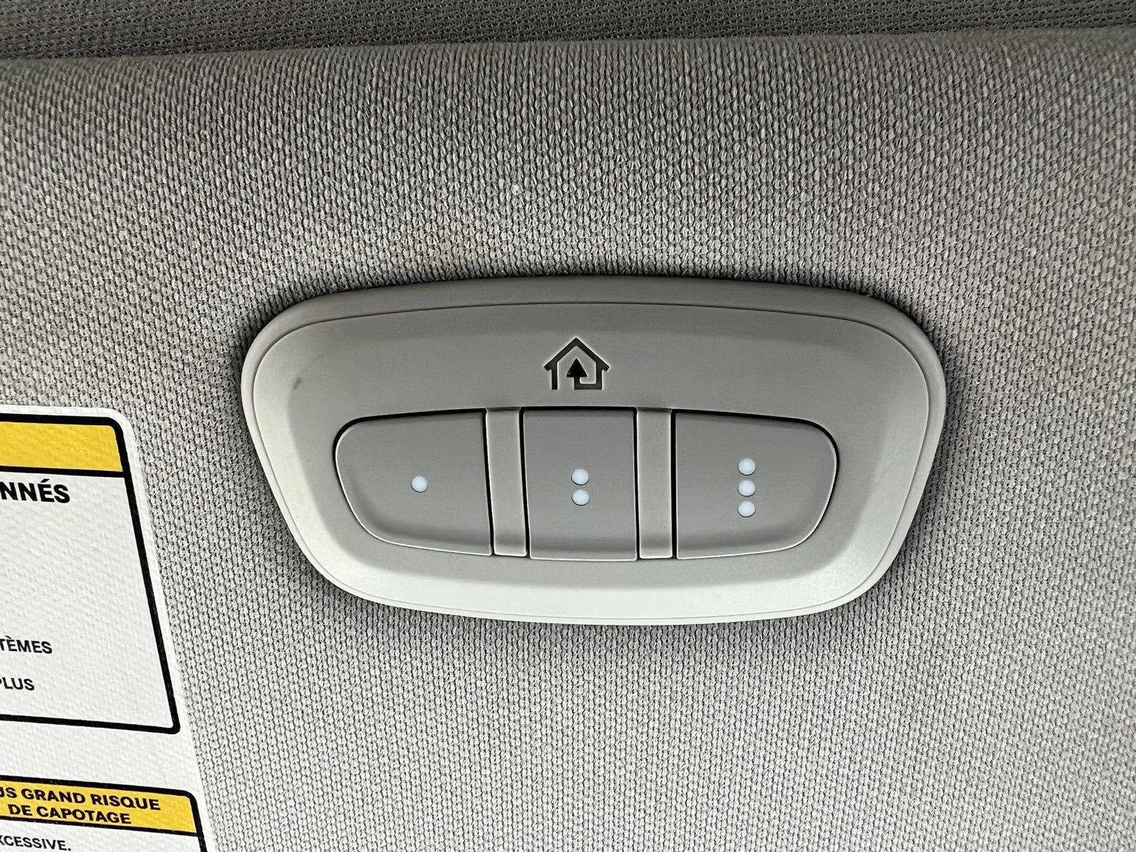 Used 2023 Jeep Cherokee Altitude Lux image 35