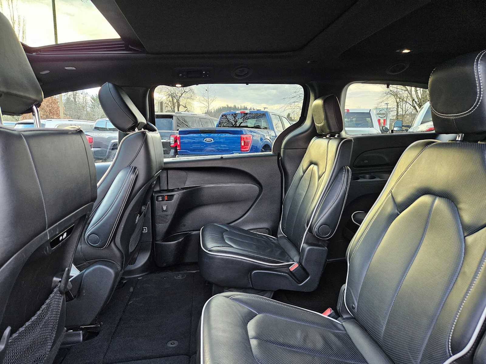 Used 2025 Chrysler Pacifica Limited image 20