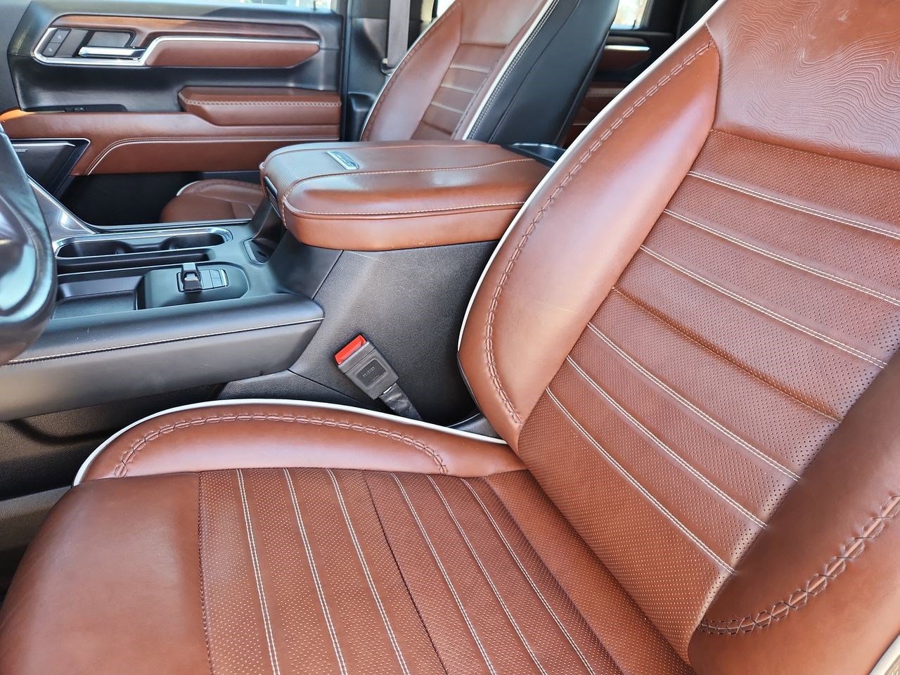 Used 2024 GMC Sierra 3500 Denali Ultimate image 16