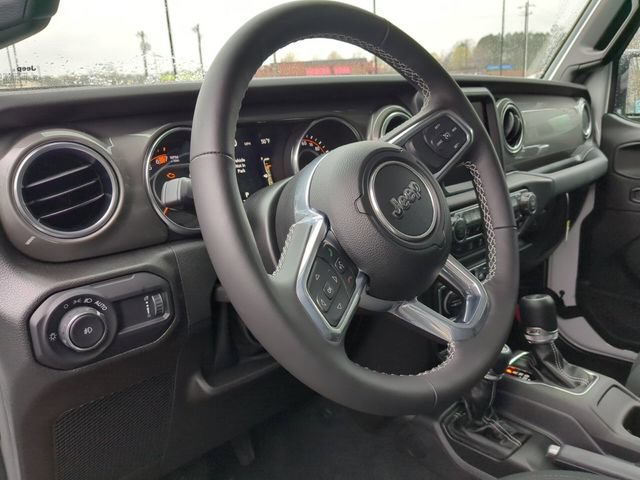 Used 2023 Jeep Wrangler Unlimited Sahara w/ LED Lighting Group AWD/4WD image 23