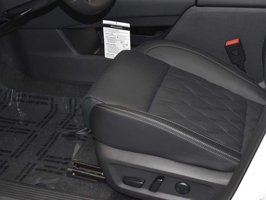 New 2026 Nissan Rogue Platinum image 14