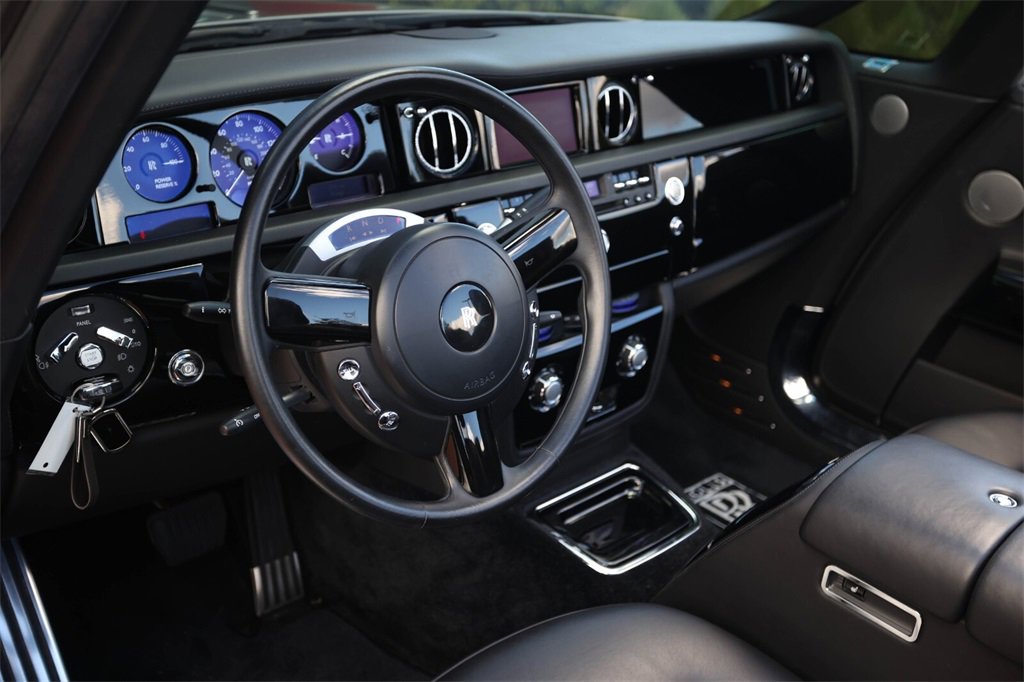 Used 2010 Rolls-Royce Phantom Drophead Coupe image 27