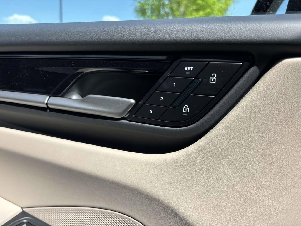 Used 2025 Porsche Macan Electric image 23