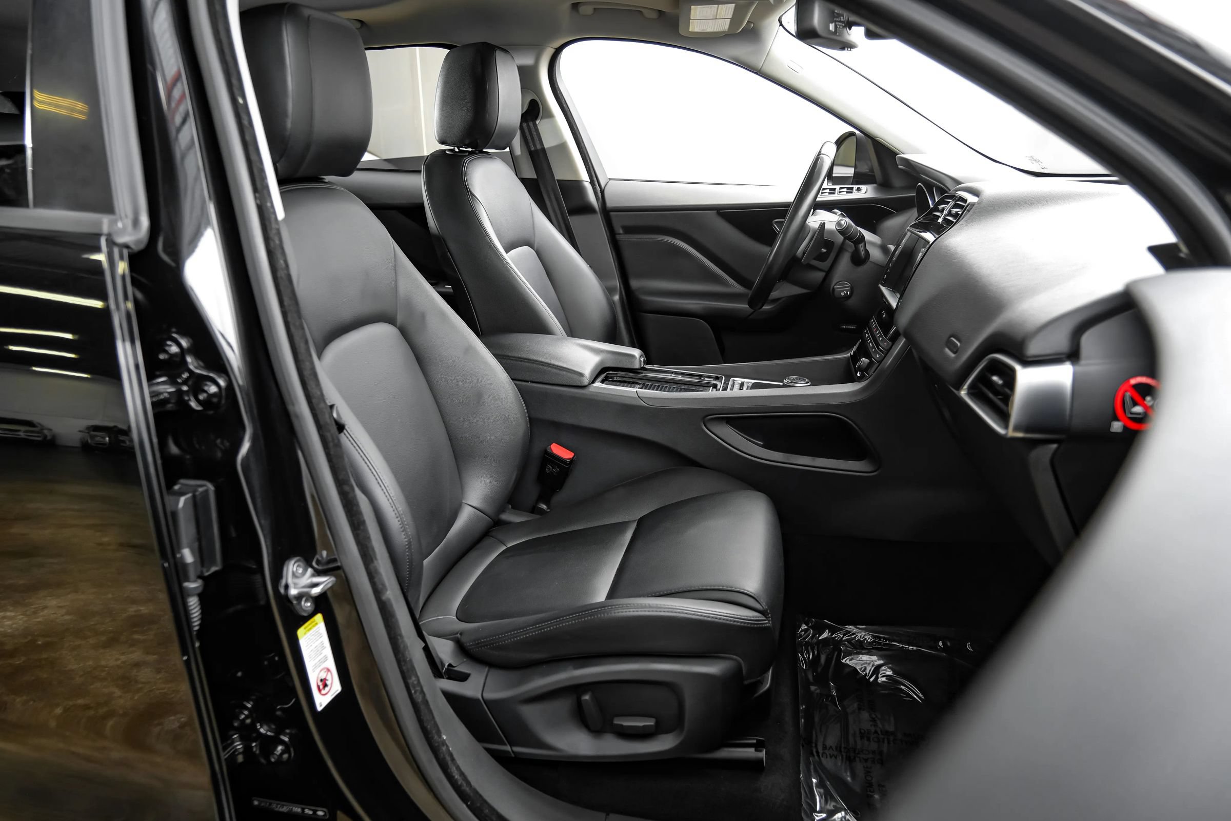 Used 2018 Jaguar F-PACE Premium AWD/4WD image 36