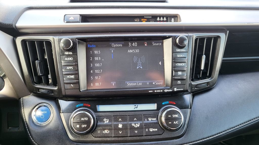 Used 2017 Toyota RAV4 XLE image 29