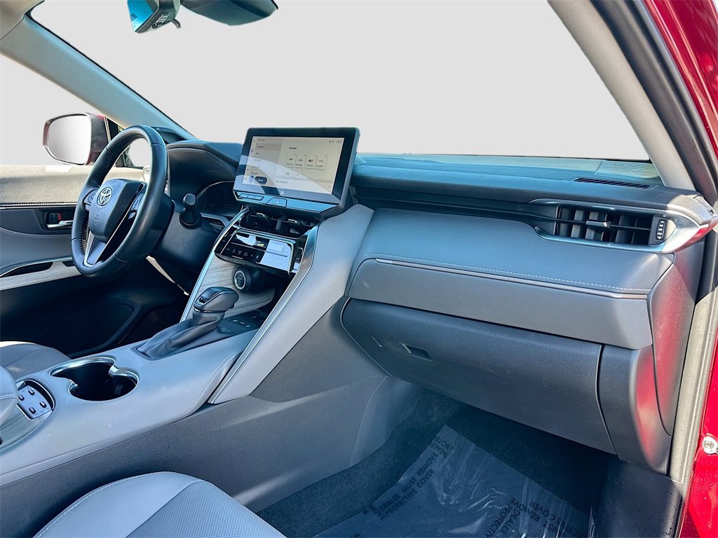 Used 2023 Toyota Venza Limited image 28