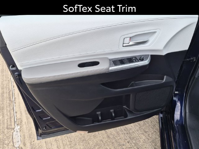 Used 2025 Toyota Sienna XLE FWD image 16