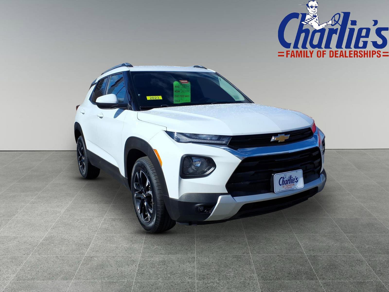 Used 2023 Chevrolet TrailBlazer LT w/ Convenience Package FWD image 3