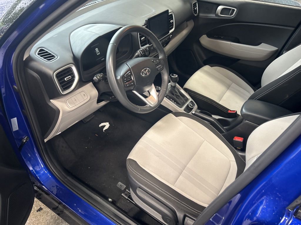 Certified 2025 Hyundai Venue SEL FWD image 2