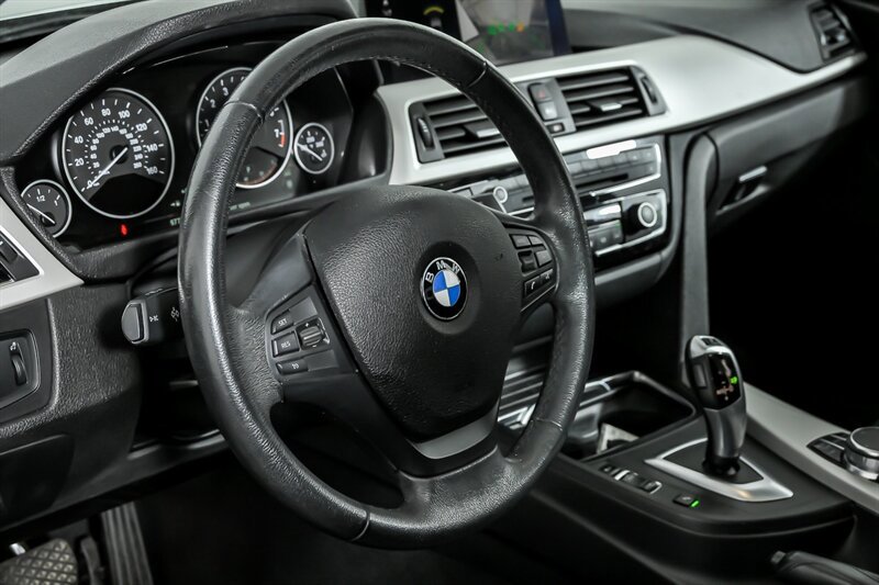 Used 2018 BMW 320i xDrive Sedan image 21