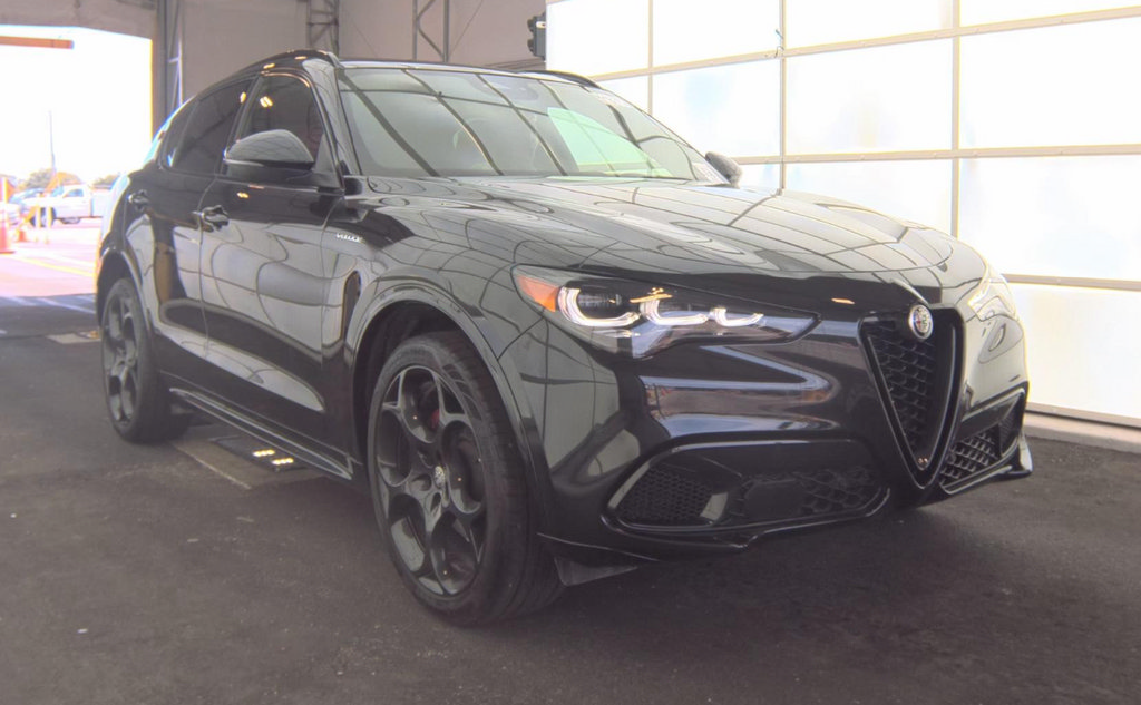 Used 2025 Alfa Romeo Stelvio Sprint w/ Veloce Package AWD/4WD image 9