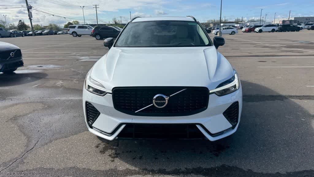 Used 2023 Volvo XC60 B5 Plus w/ Climate Package AWD/4WD image 2