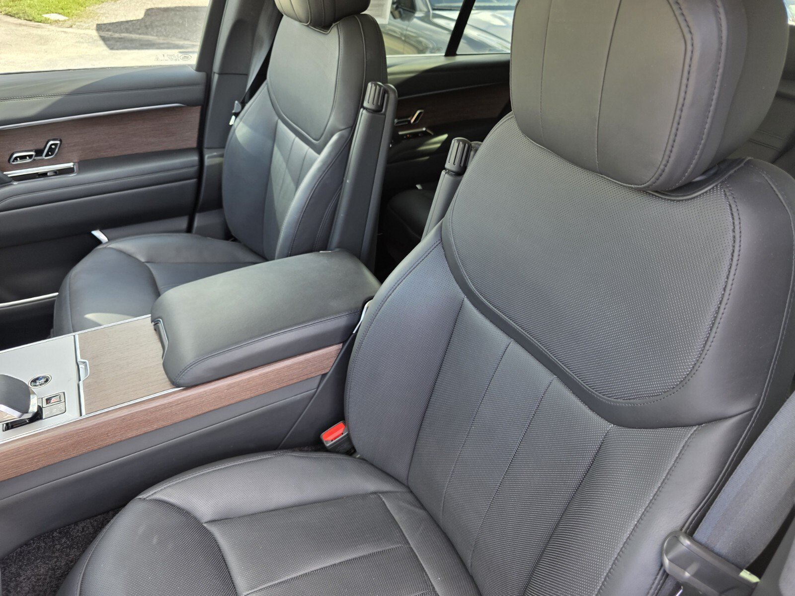 Certified 2024 Land Rover Range Rover SE AWD/4WD image 12