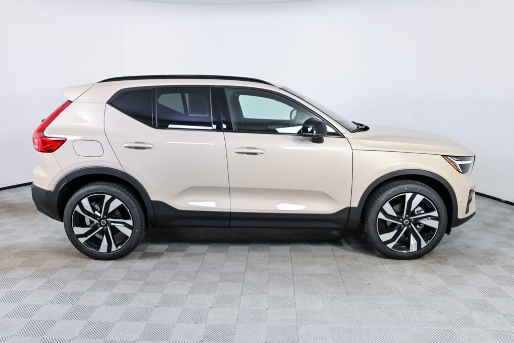 New 2026 Volvo XC40 B4 Plus w/ Protection Package Premier image 26
