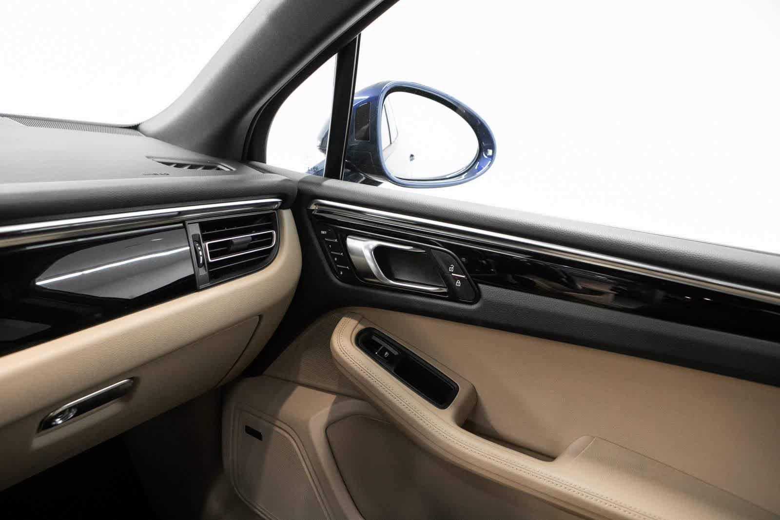 Certified 2024 Porsche Macan AWD/4WD image 26