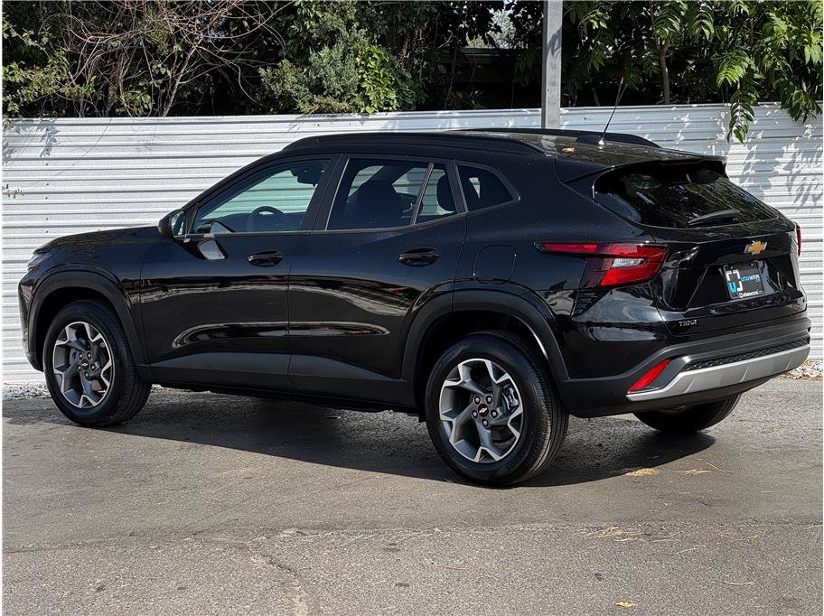 Used 2026 Chevrolet Trax LT FWD image 10