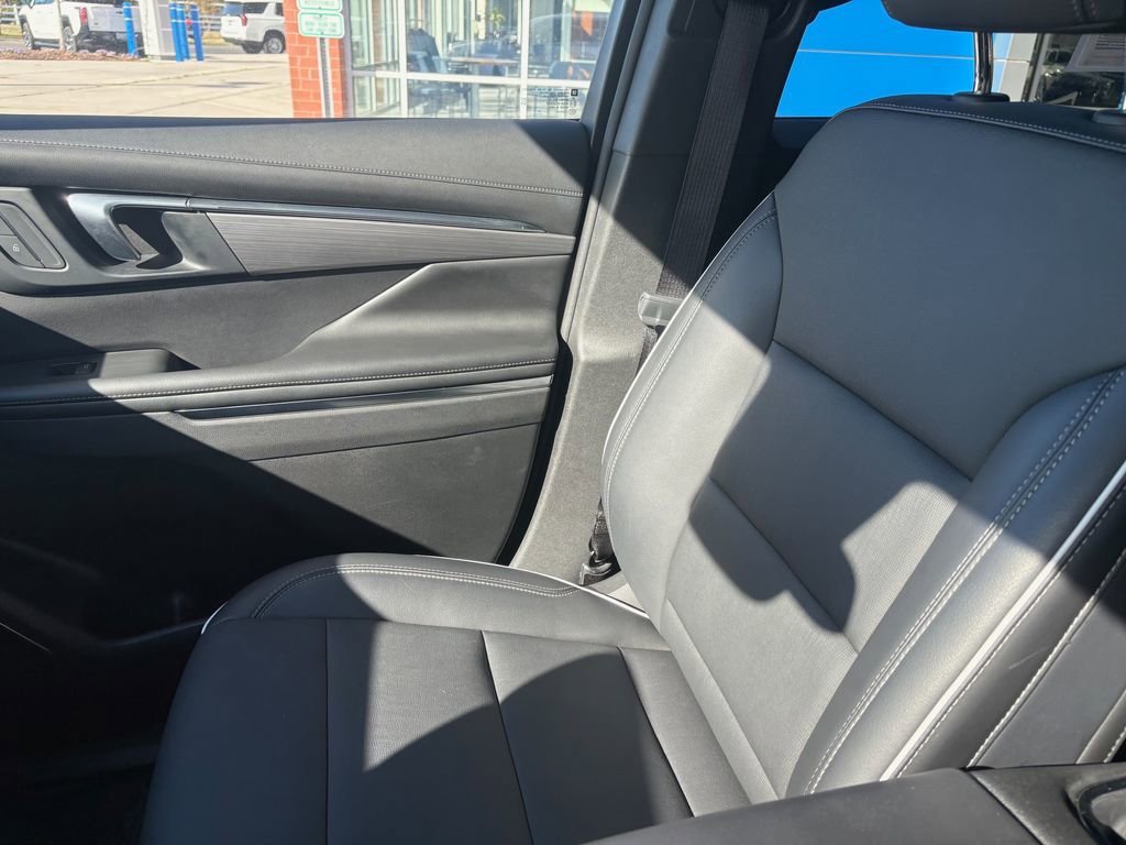 Used 2025 Buick Enclave Preferred image 12