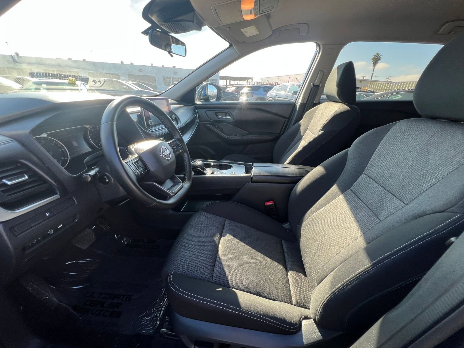 Used 2025 Nissan Rogue SV image 27