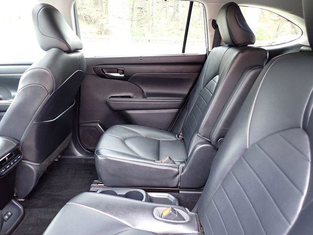 Certified 2021 Toyota Highlander XLE image 17