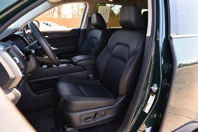 Certified 2025 Nissan Pathfinder SL w/ SL Premium Package image 23