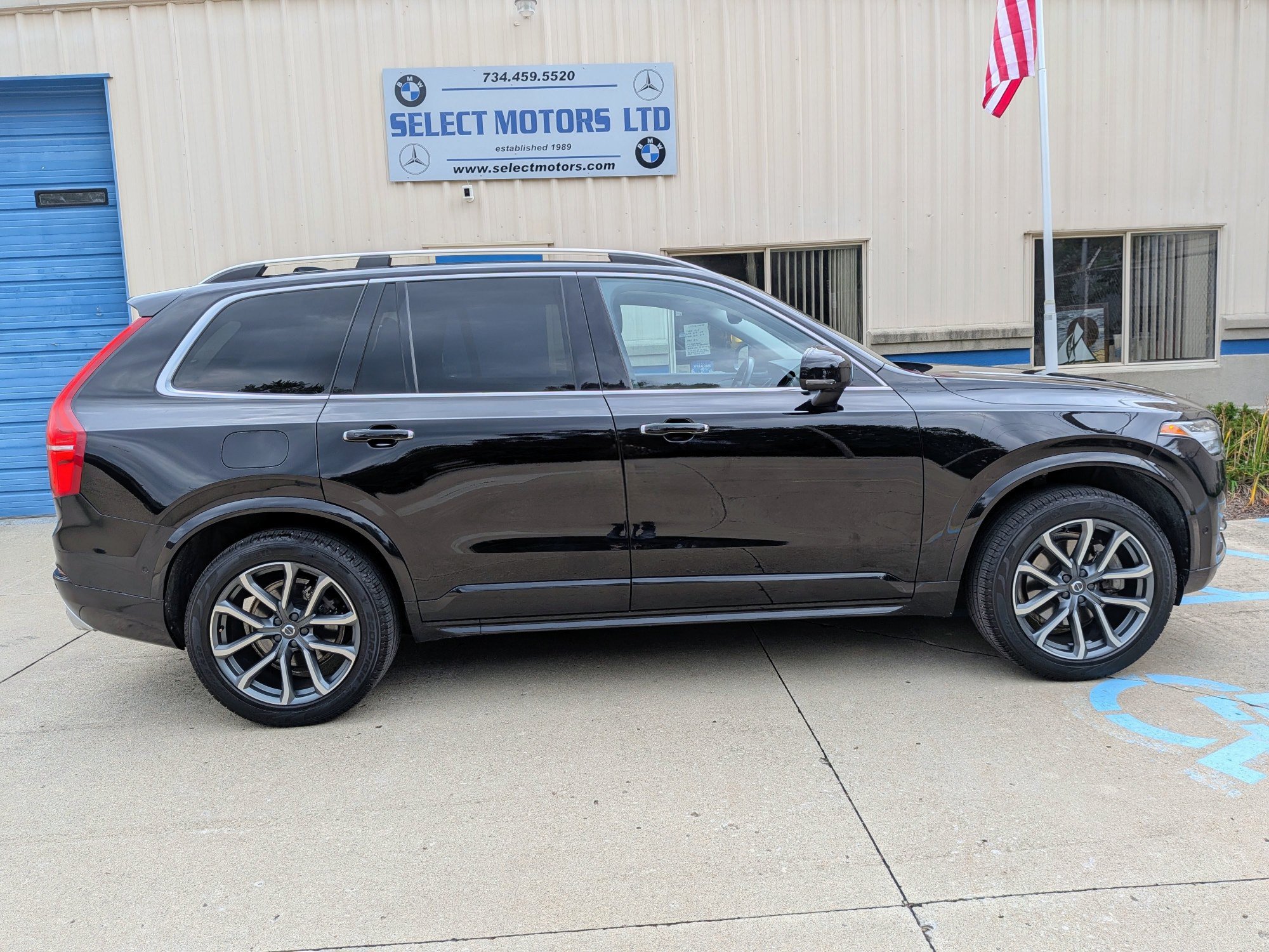 Used 2018 Volvo XC90 T6 Momentum w/ Convenience Package AWD/4WD image 14