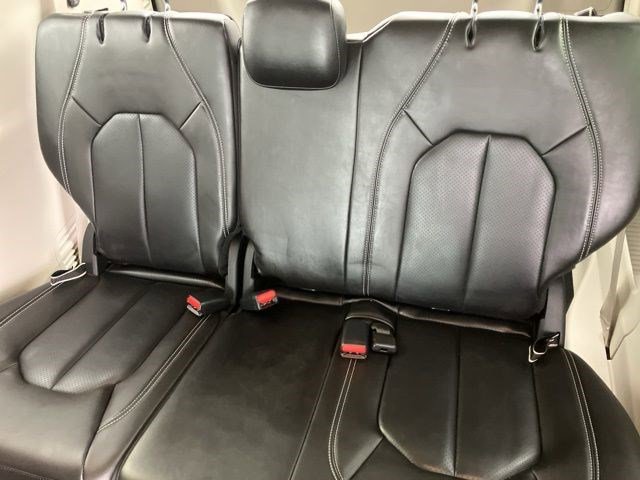 Used 2023 Chrysler Pacifica Touring-L AWD/4WD image 21