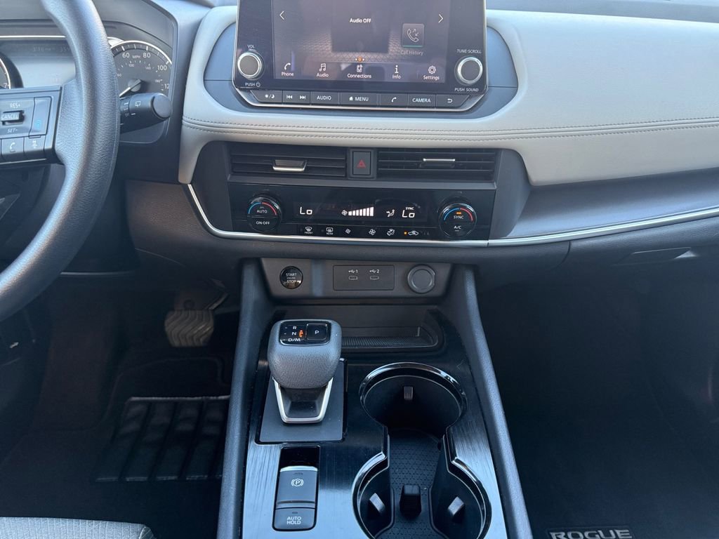Used 2024 Nissan Rogue SV image 11