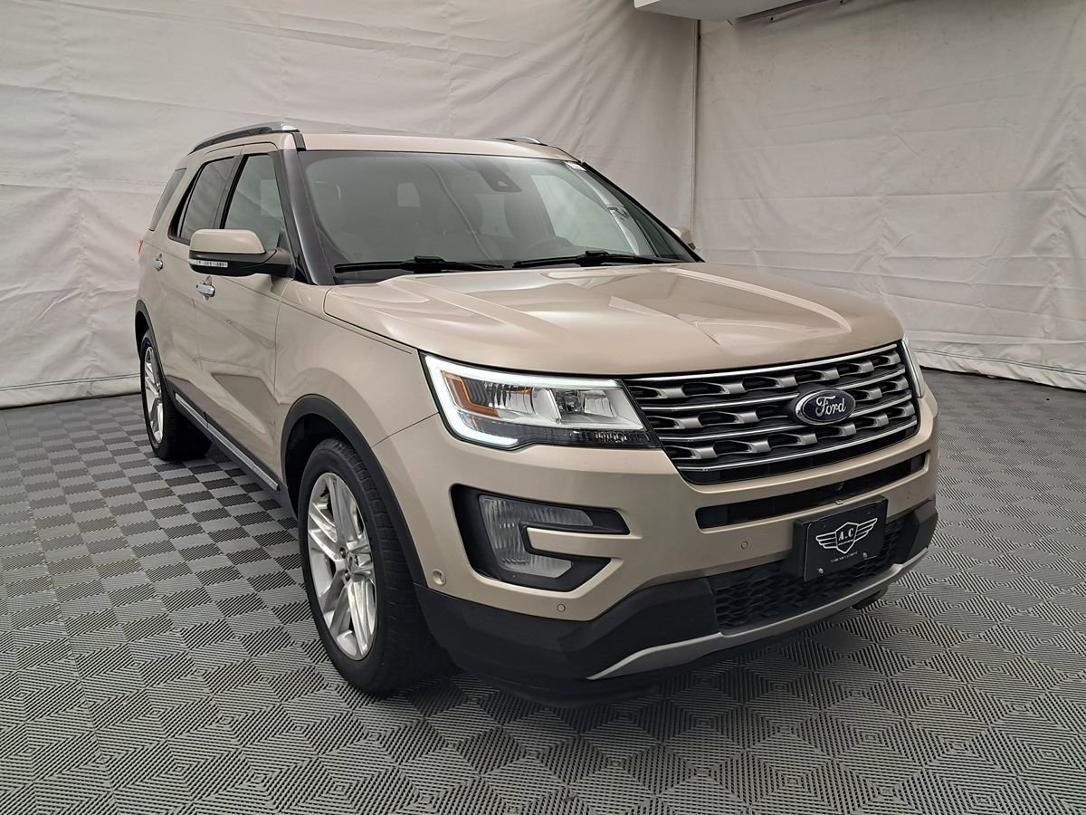 Used 2017 Ford Explorer Limited w/ Equipment Group 301A FWD image 2