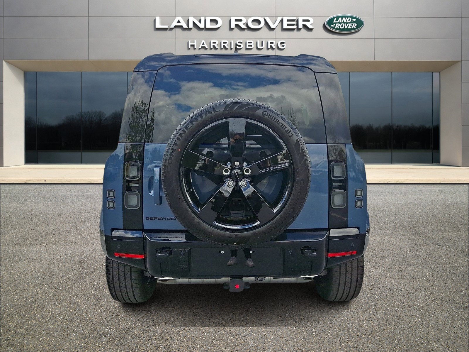 New 2026 Land Rover Defender 110 X-Dynamic SE image 3