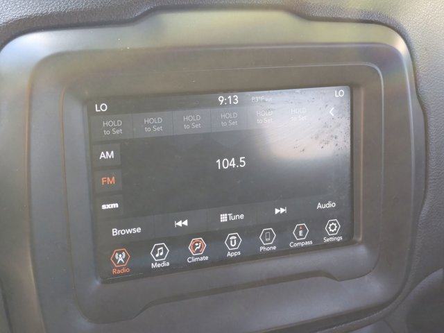 Used 2018 Jeep Renegade Latitude image 9