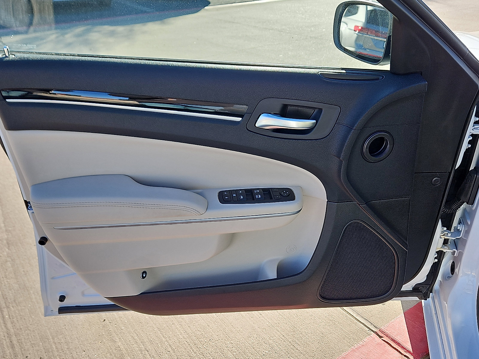 Used 2023 Chrysler 300 Touring image 11