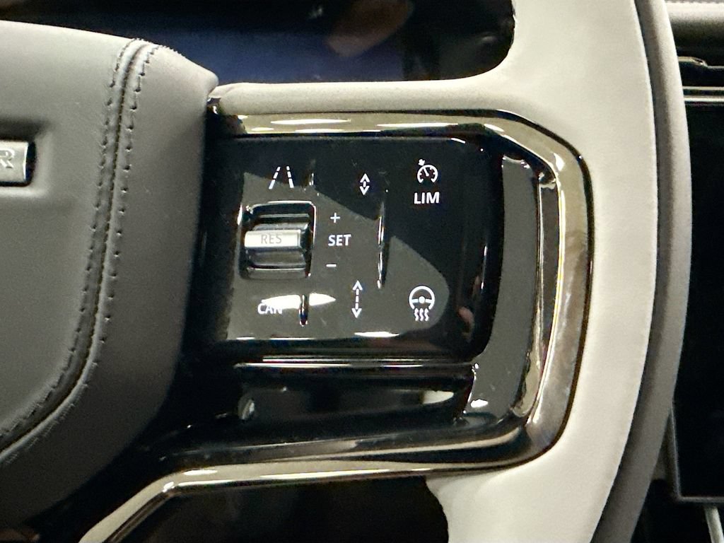 Certified 2026 Land Rover Range Rover Velar Dynamic SE AWD/4WD image 13