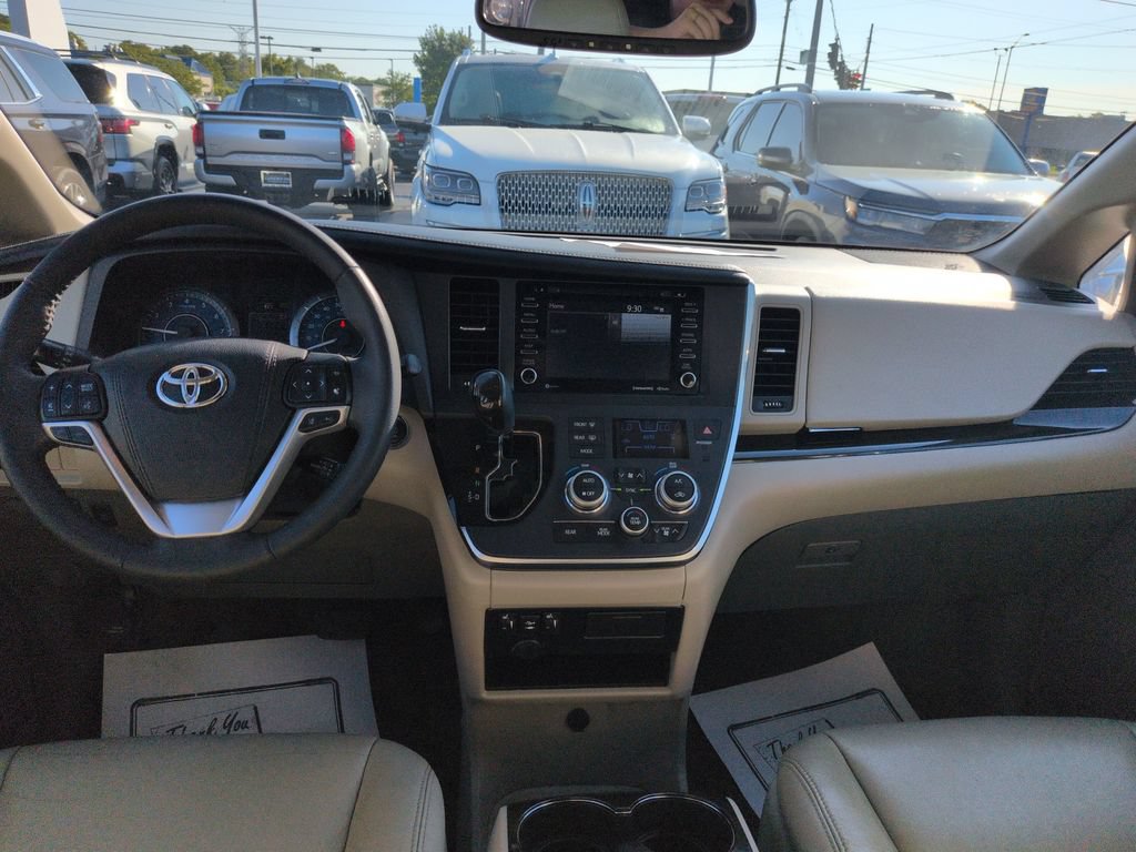 Used 2018 Toyota Sienna XLE w/ XLE Navigation Package AWD/4WD image 12