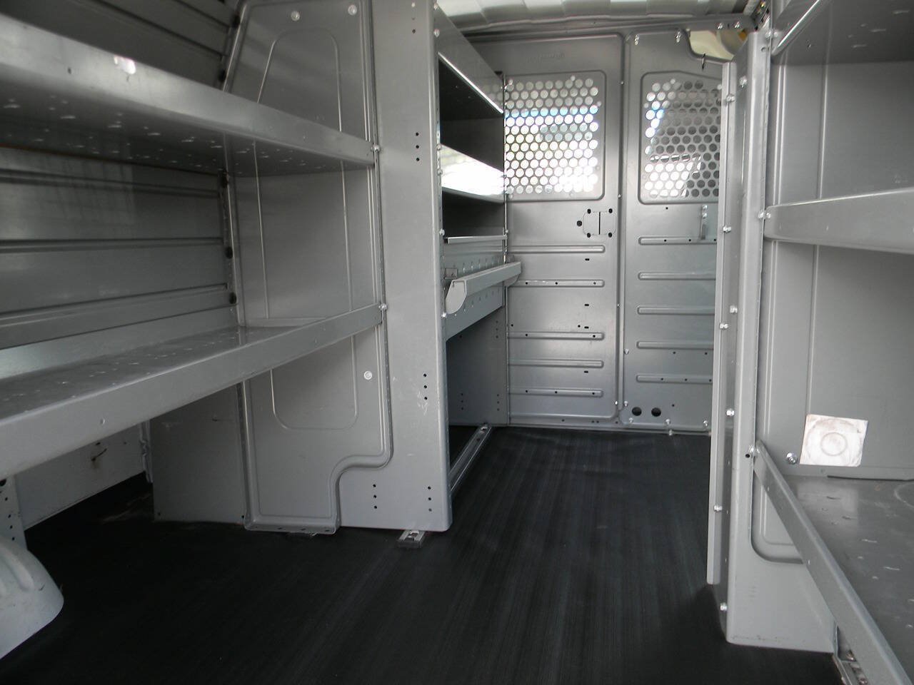 Used 2015 Chevrolet Express 2500 RWD image 6