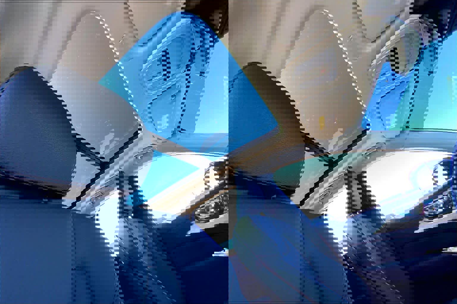 Used 2025 Volvo XC60 B5 Plus image 13