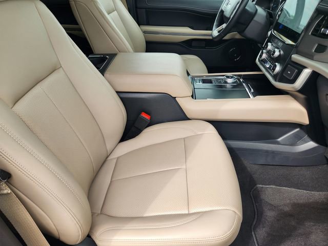 Used 2023 Ford Expedition XLT RWD image 13