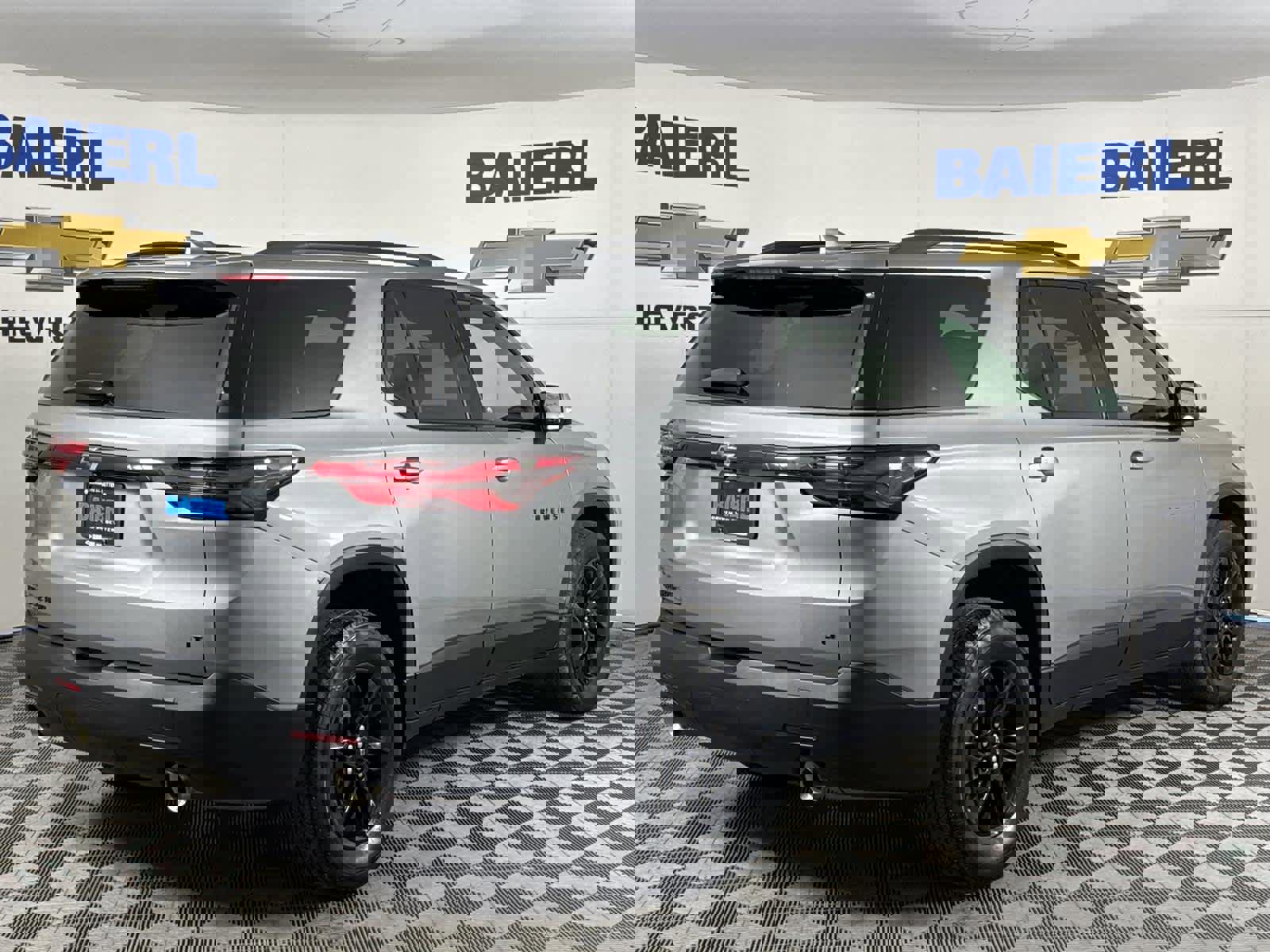 Used 2023 Chevrolet Traverse LT w/ Midnight/Sport Edition image 5