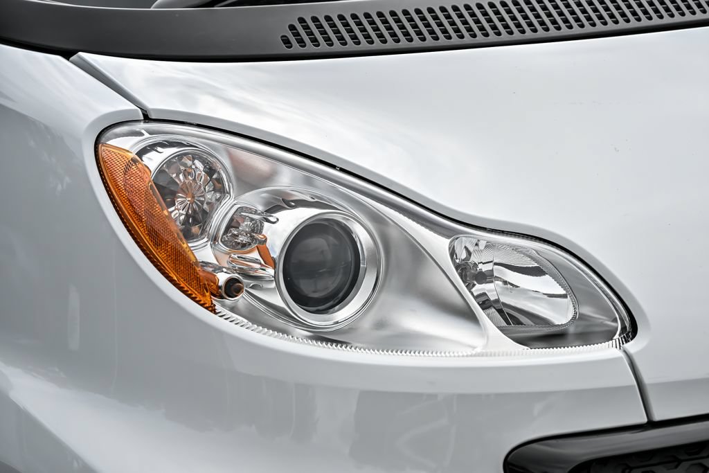 Used 2013 smart fortwo passion RWD image 4