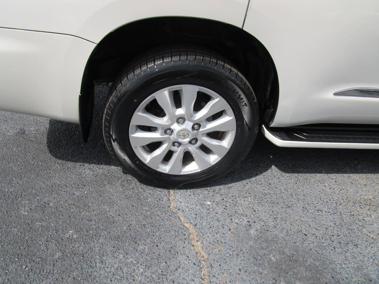 Used 2018 Toyota Sequoia Platinum RWD image 28