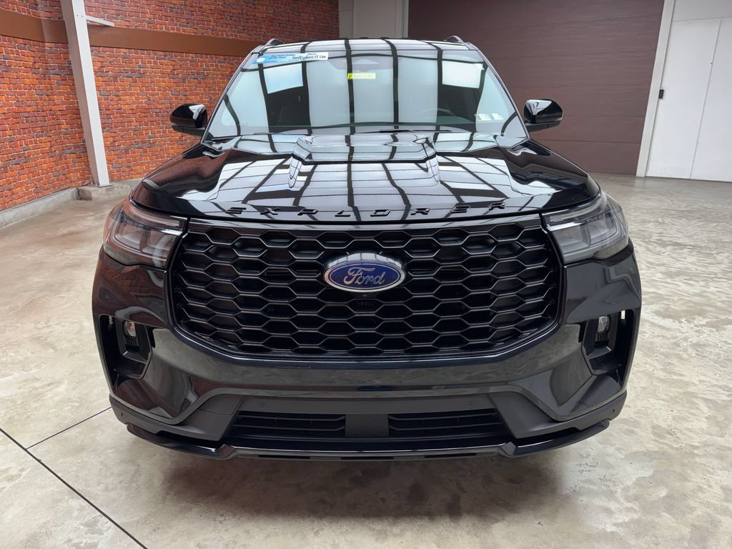 Used 2025 Ford Explorer ST-Line w/ ST-Line Street Pack AWD/4WD image 9