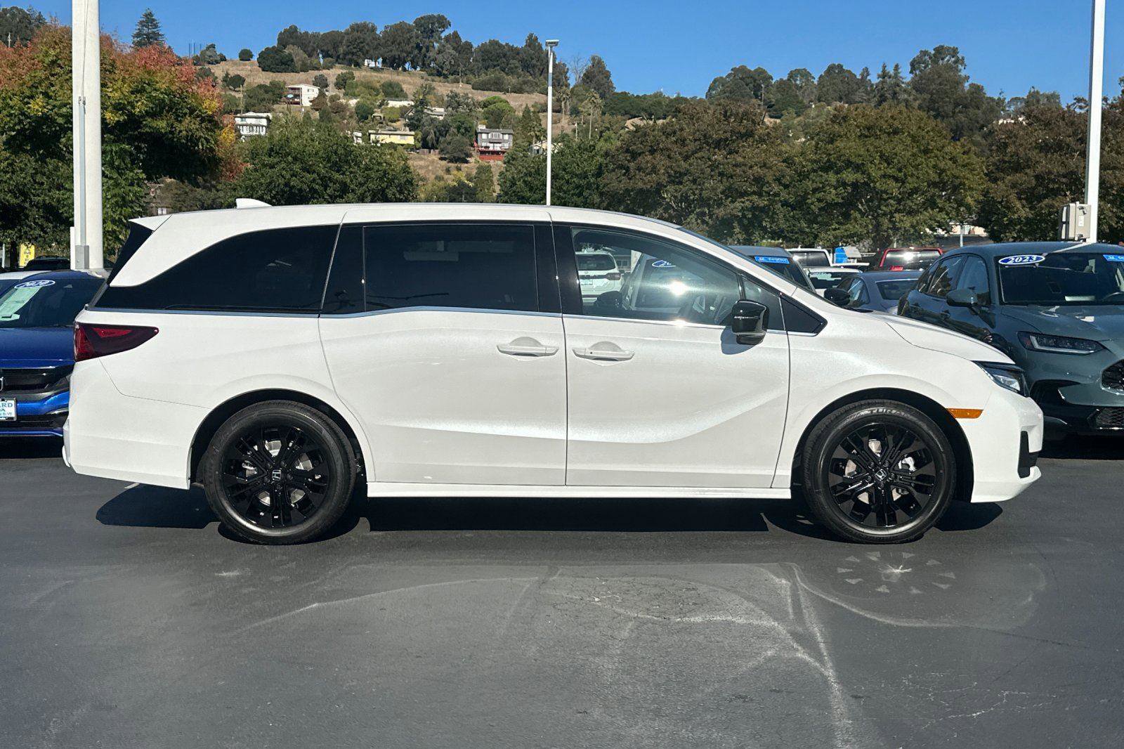New 2026 Honda Odyssey Sport-L image 2
