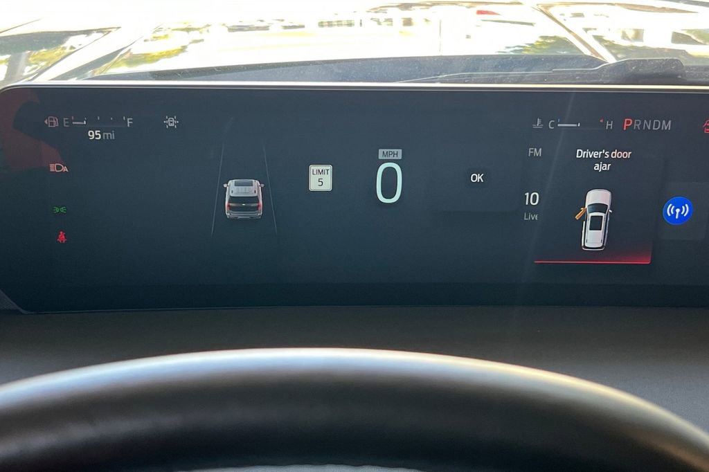 Used 2025 Ford Expedition Platinum image 32