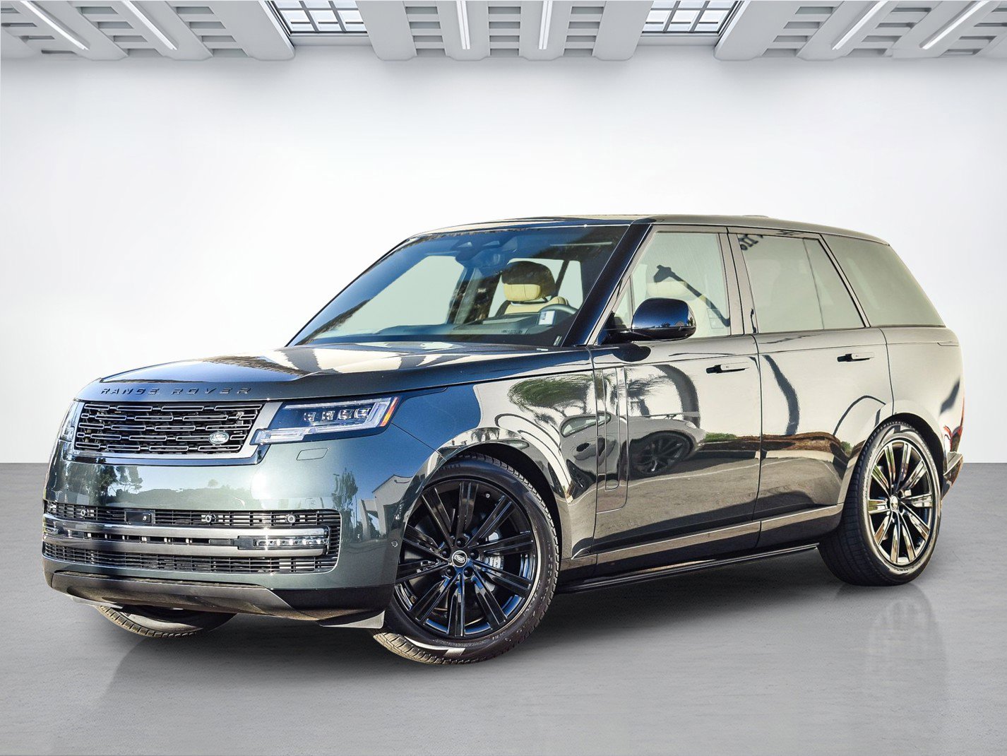 Used 2025 Land Rover Range Rover SE