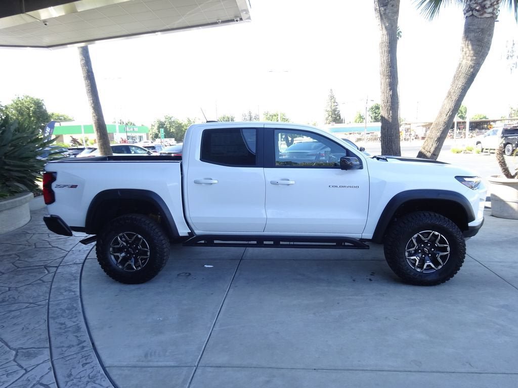 New 2026 Chevrolet Colorado ZR2 w/ Technology Package AWD/4WD image 9