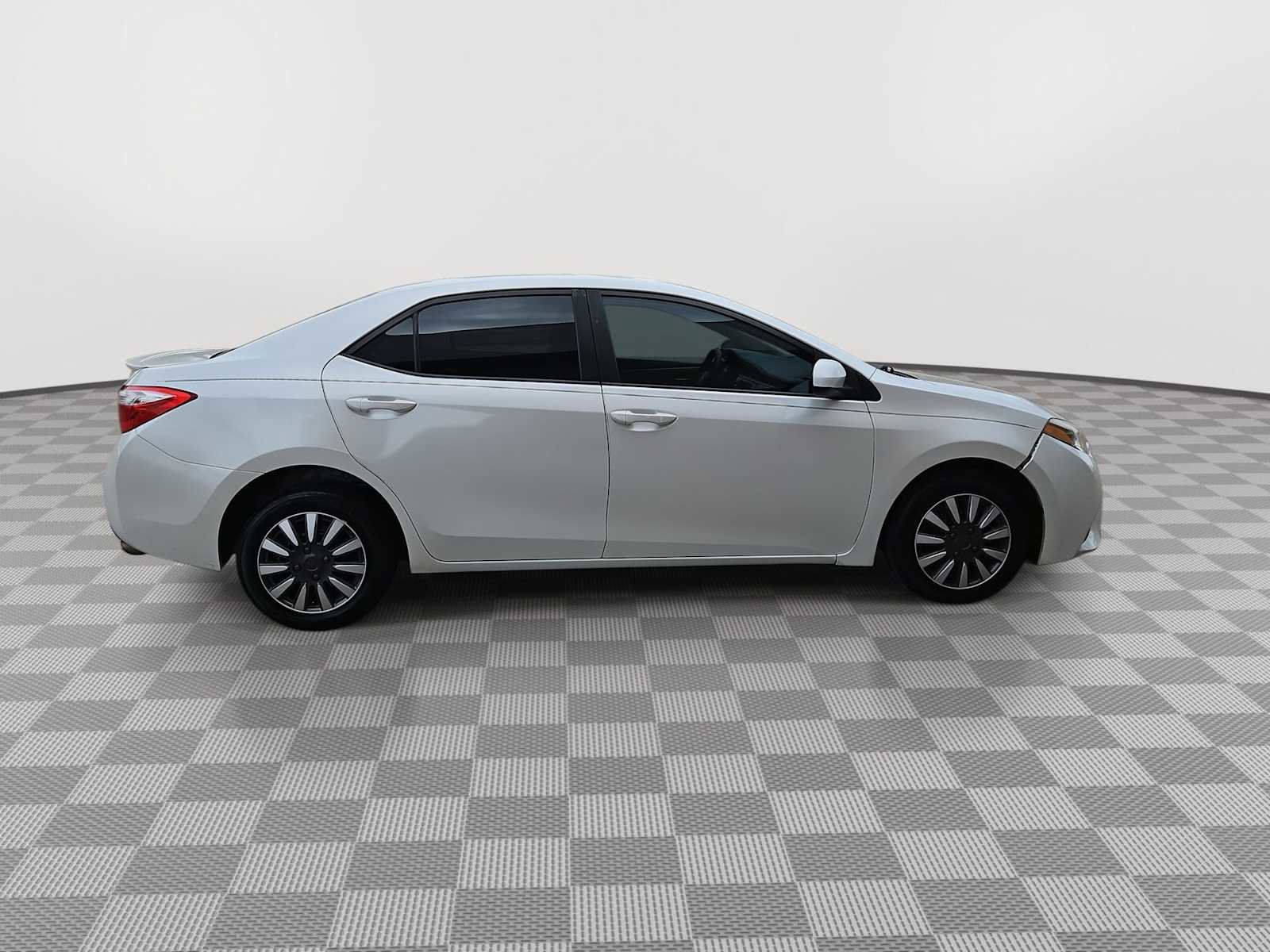 Used 2014 Toyota Corolla LE image 9