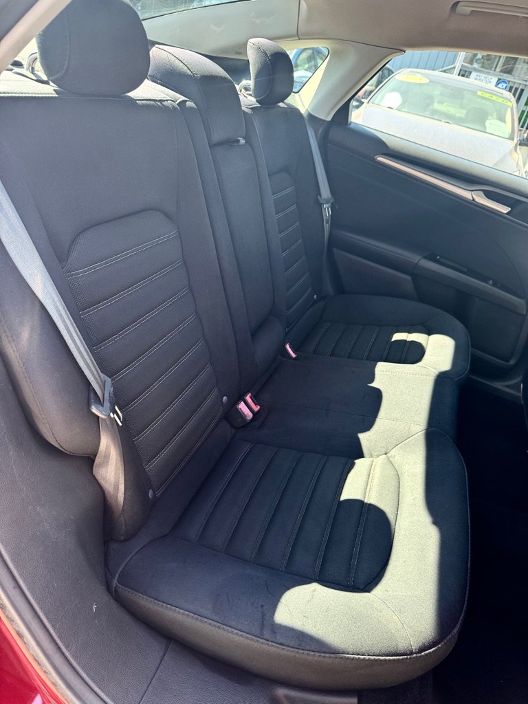 Used 2013 Ford Fusion SE image 9