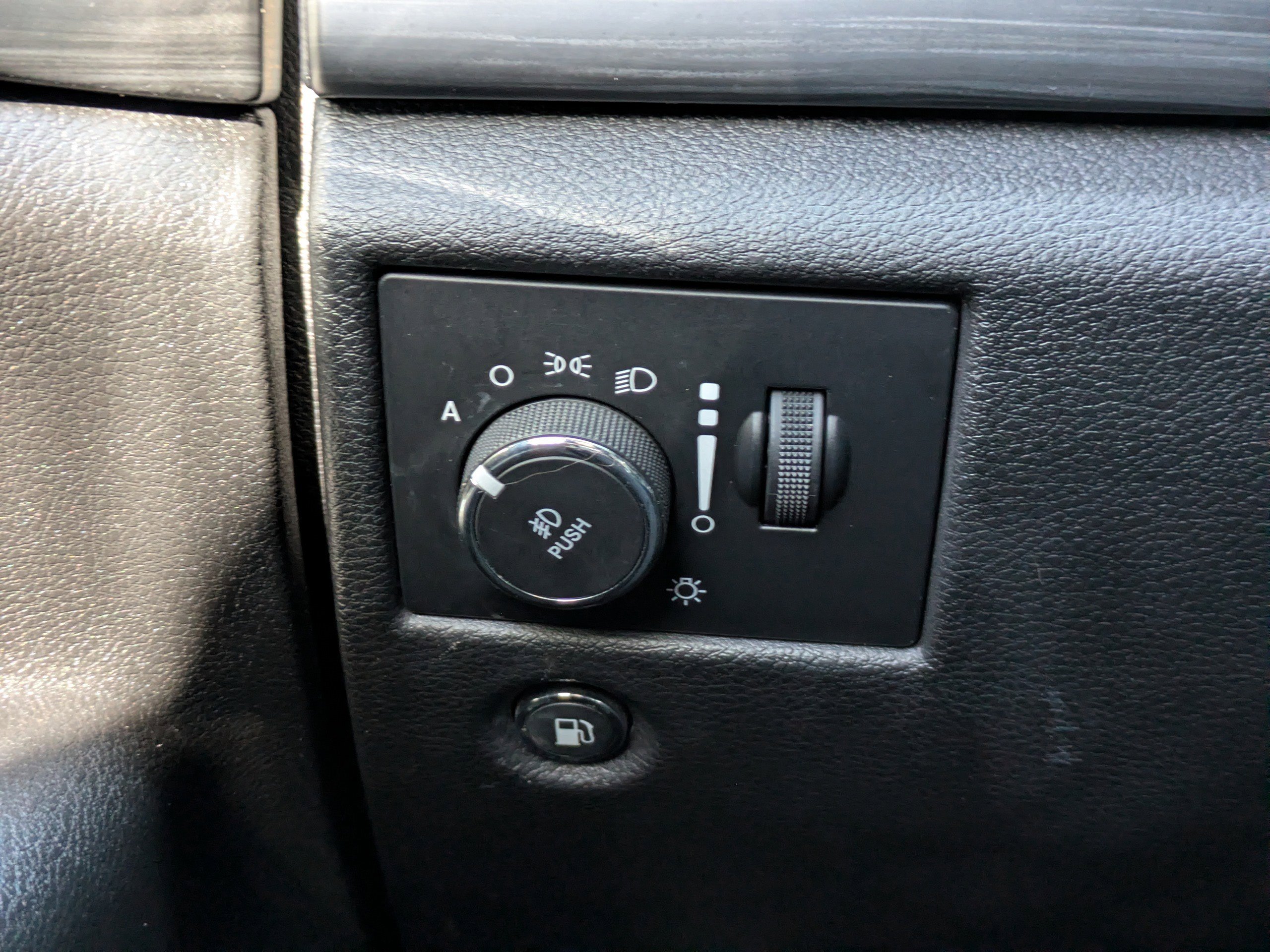 Used 2019 Jeep Grand Cherokee Altitude image 26