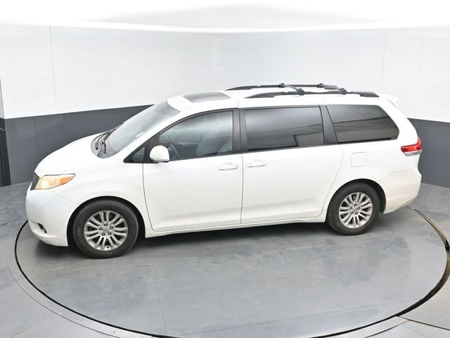 Used 2012 Toyota Sienna XLE image 22