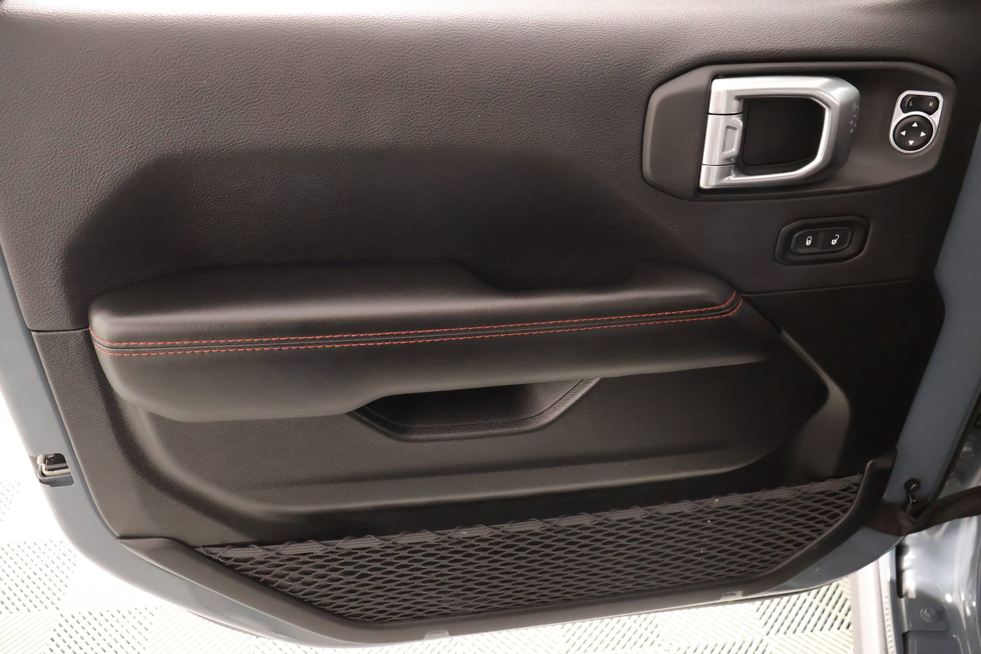 Used 2025 Jeep Gladiator Rubicon image 16